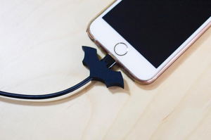 DC Comics Justice League Lightning Charge Cable for iPad/iPhone (Batman)_