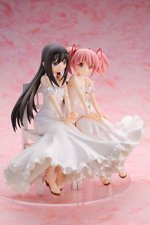 Puella Magi Madoka Magica the Movie 1/7 Scale Pre-Painted Figure: Akemi Homura & Kaname Madoka