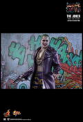 DC Comics Suicide Squad 1/6 Scale Collectible Figure: Joker (Purple Coat Ver.) thumbnail 12