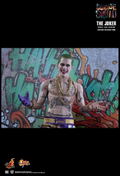 DC Comics Suicide Squad 1/6 Scale Collectible Figure: Joker (Purple Coat Ver.) thumbnail 10