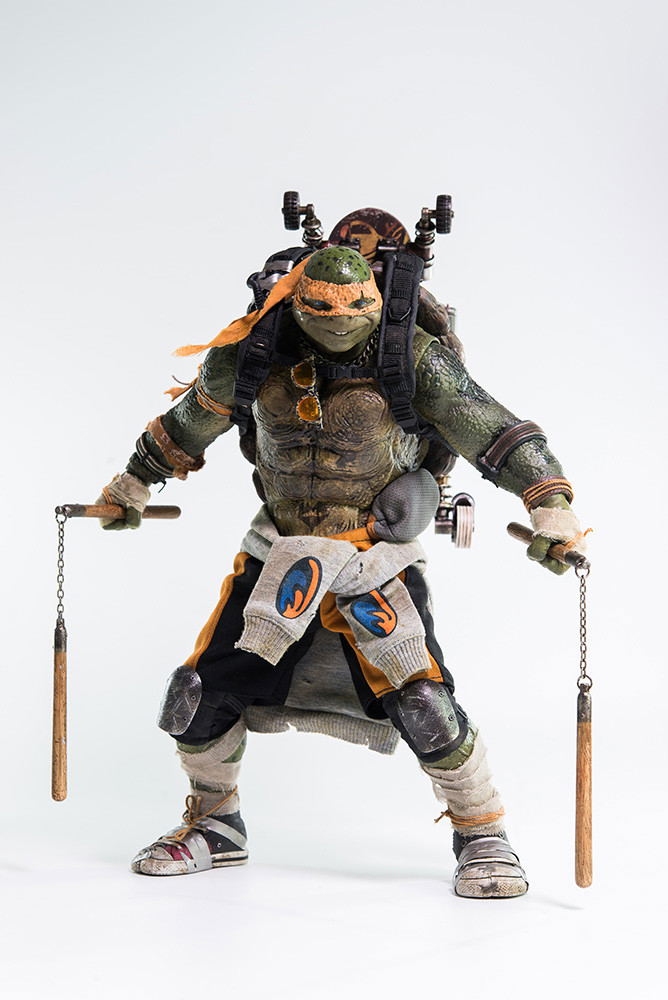 Teenage Mutant Ninja Turtles Out of the Shadows 1/6 Scale Collectible Figure: Michelangelo image 4
