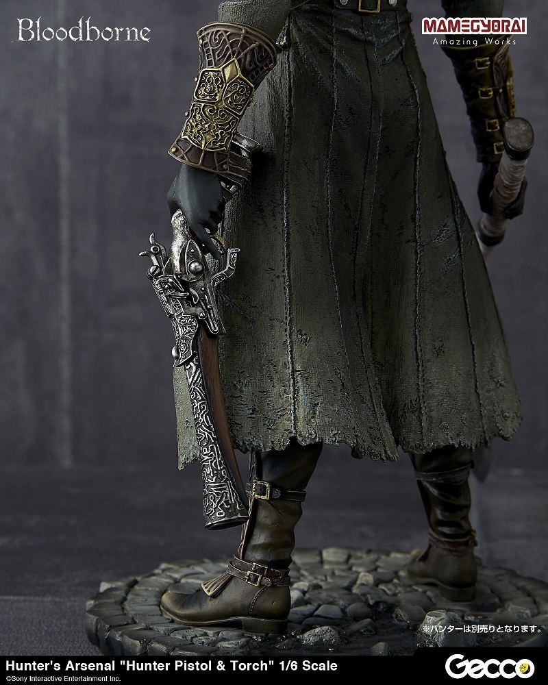 Bloodborne 1/6 Scale Weapon: Hunter's Arsenal Hunter Pistol & Torch
