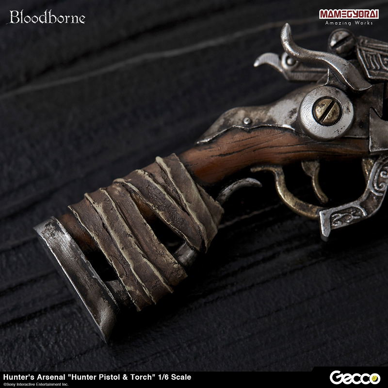 Bloodborne 1/6 Scale Weapon: Hunter's Arsenal Hunter Pistol & Torch