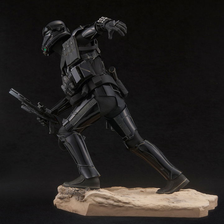 ARTFX+ Rogue One A Star Wars Story 1/7 Scale Pre-Painted Figure: Death Trooper Specialist image 7