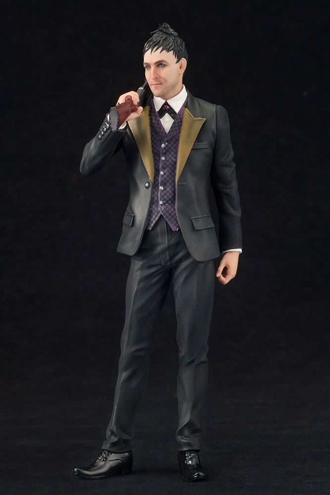 ARTFX+ Gotham 1/10 Scale Pre-Painted Figure: Oswald 'Penguin' Cobblepot image 4