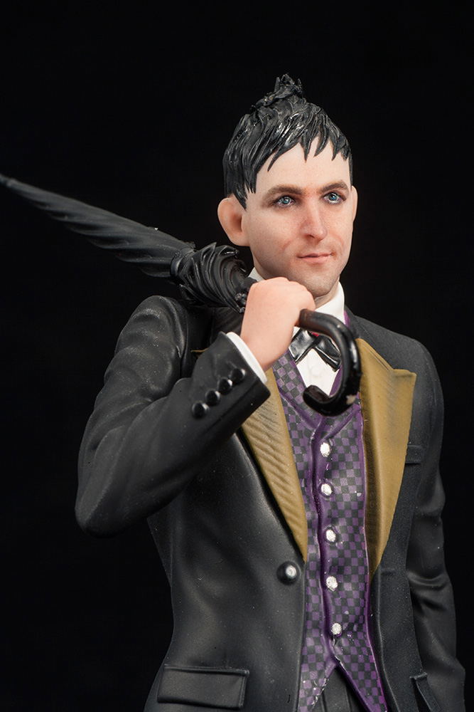 ARTFX+ Gotham 1/10 Scale Pre-Painted Figure: Oswald 'Penguin' Cobblepot image 6