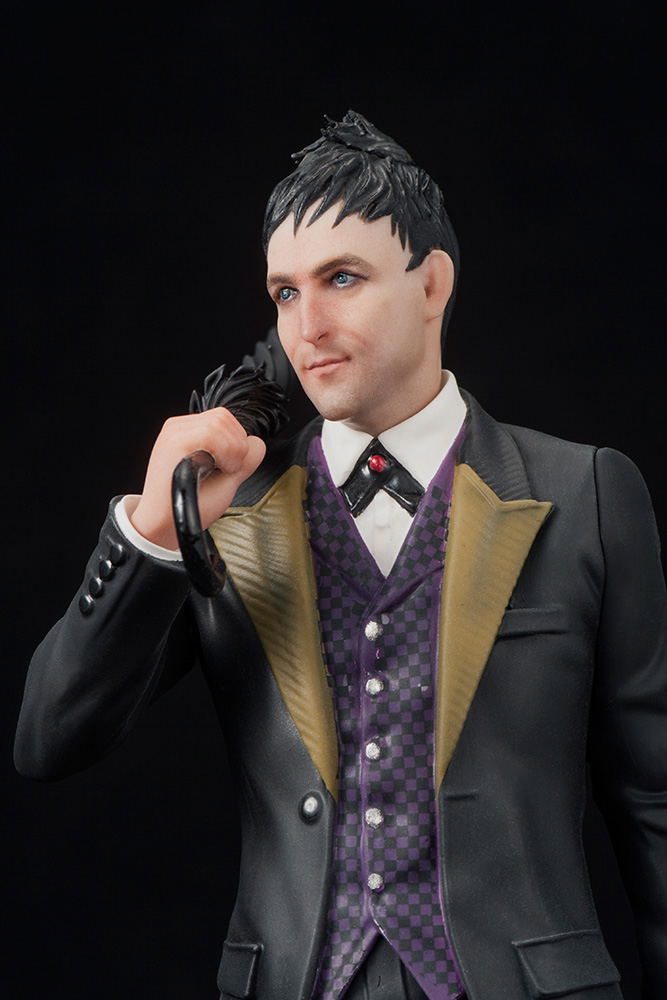 ARTFX+ Gotham 1/10 Scale Pre-Painted Figure: Oswald 'Penguin' Cobblepot image 7