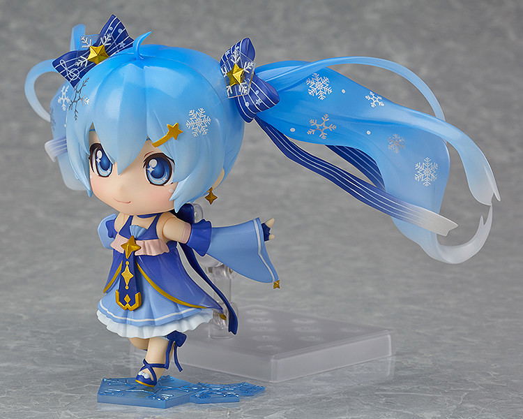 Nendoroid No. 701 Character Vocal Series 01 Hatsune Miku: Snow Miku Twinkle Snow Ver. image 3
