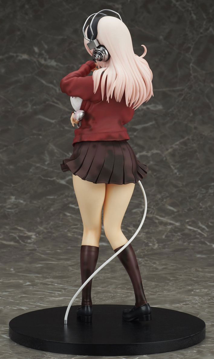 Super Sonico 1/6 Scale Pre-Painted Figure: Super Sonico Nuresuke Photo Session Winter Coordinate Ver. image 4