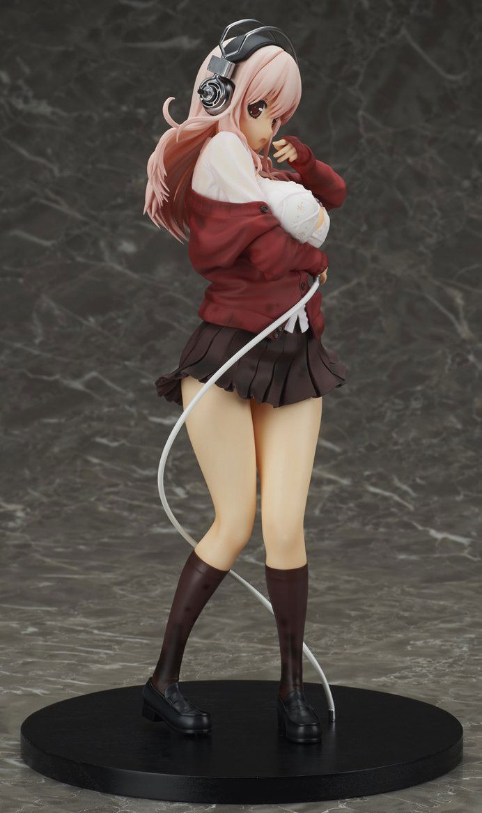 Super Sonico 1/6 Scale Pre-Painted Figure: Super Sonico Nuresuke Photo Session Winter Coordinate Ver. image 5