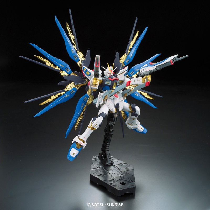 Mobile Suit Gundam 1/144 Scale Model Kit: ZGMF-X20A Strike Freedom Gundam (RG) image 10