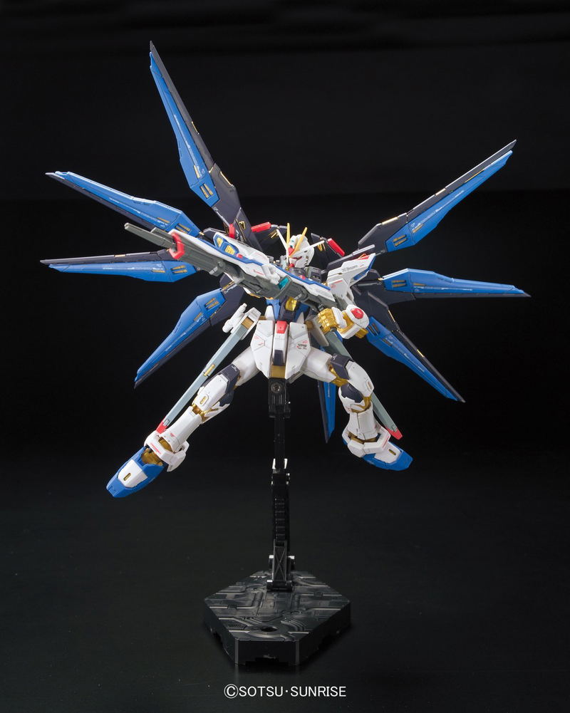 Mobile Suit Gundam 1/144 Scale Model Kit: ZGMF-X20A Strike Freedom Gundam (RG) image 11