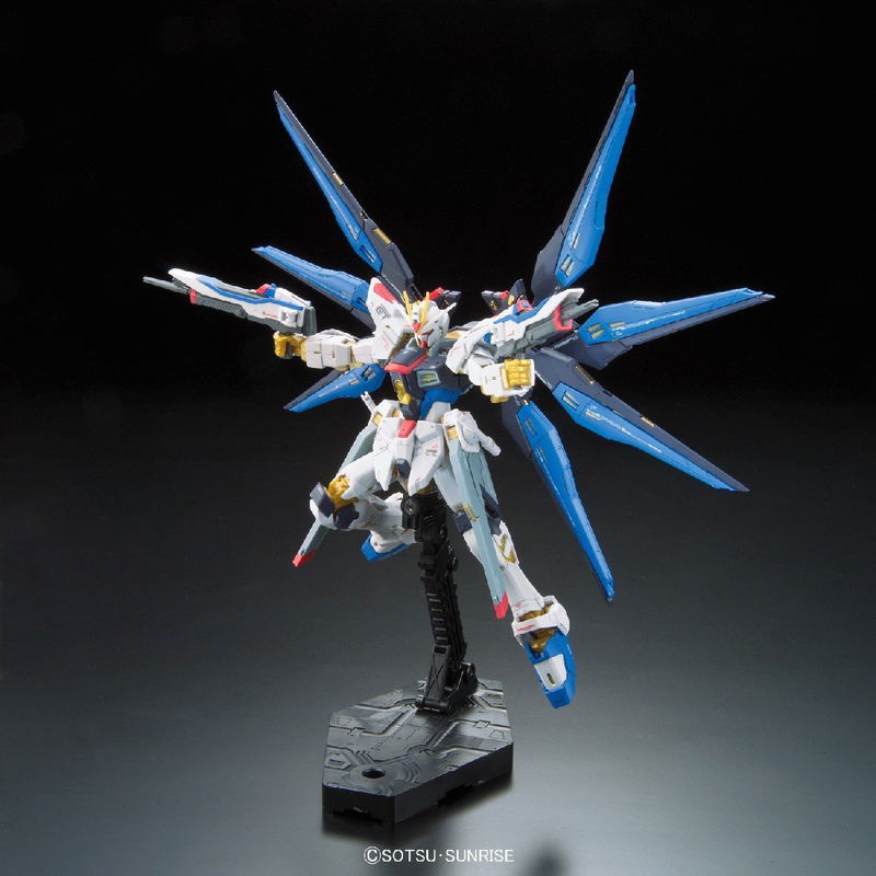 Mobile Suit Gundam 1/144 Scale Model Kit: ZGMF-X20A Strike Freedom Gundam (RG) image 6