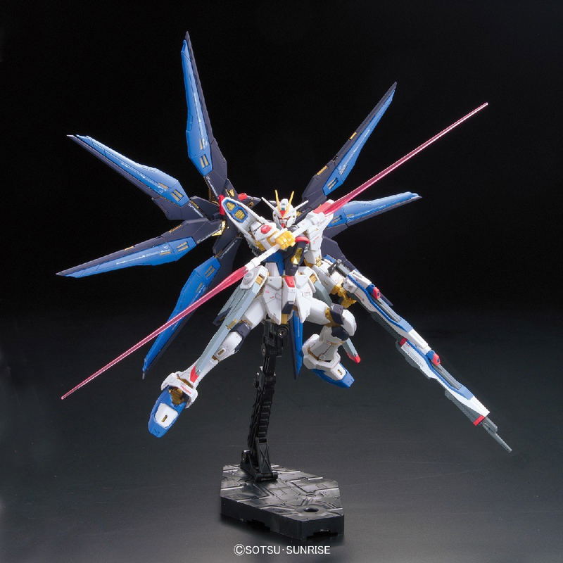 Mobile Suit Gundam 1/144 Scale Model Kit: ZGMF-X20A Strike Freedom Gundam (RG) image 7