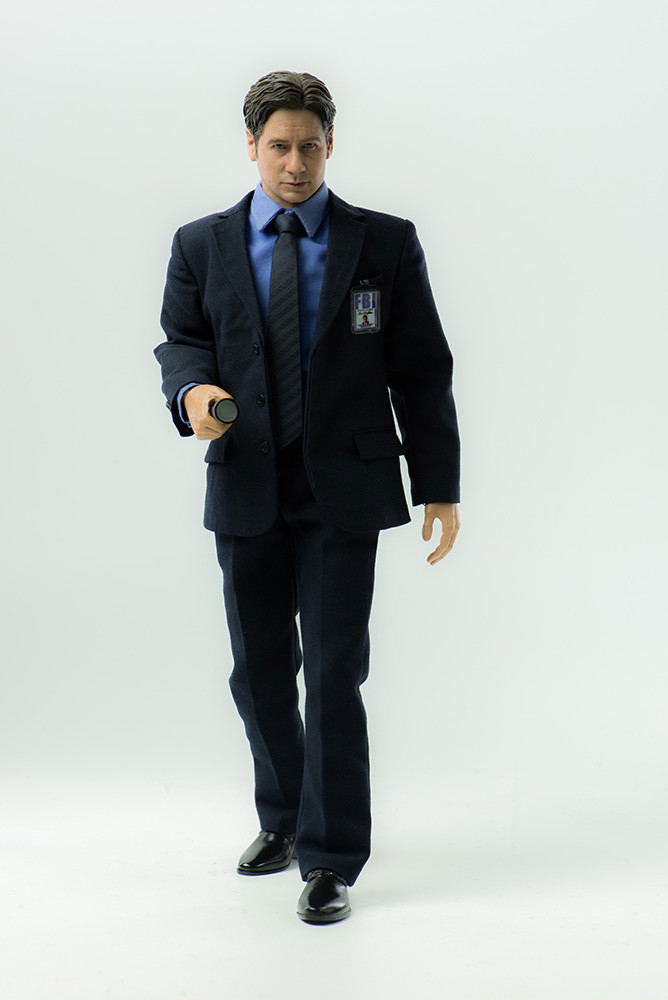 The X Files 1/6 Scale Action Figure: Agent Mulder image 3