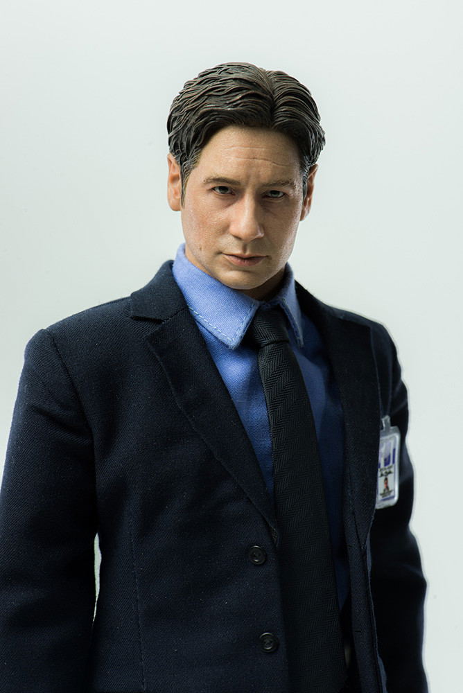 The X Files 1/6 Scale Action Figure: Agent Mulder image 6