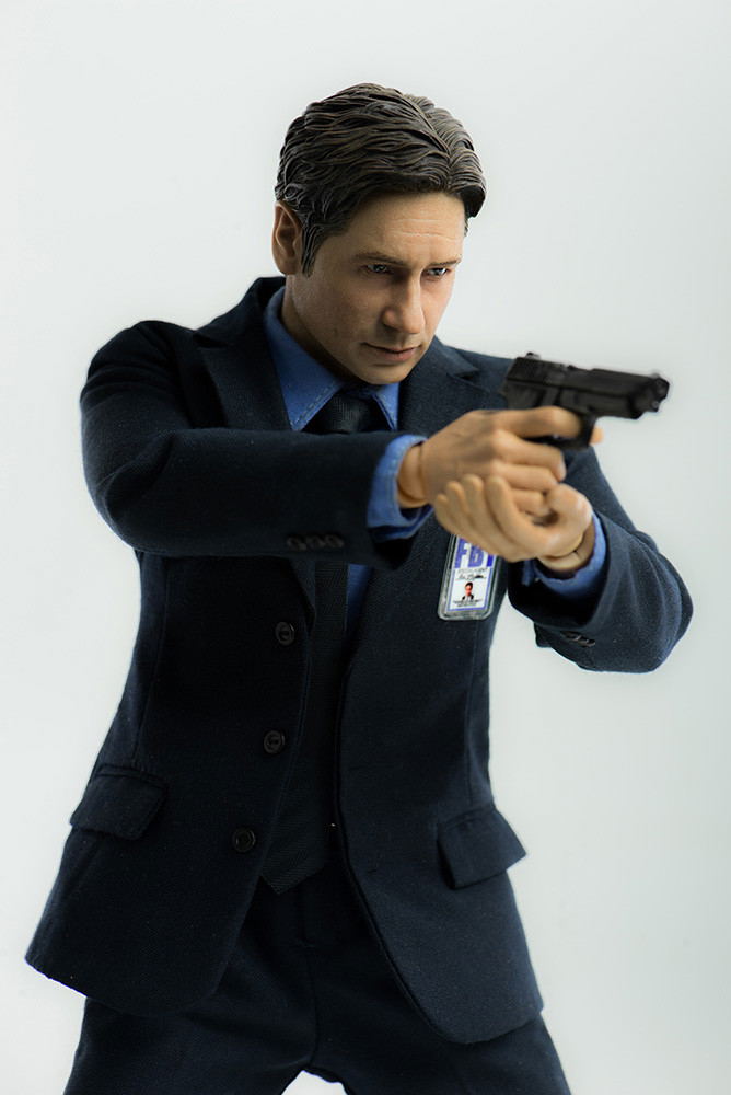 The X Files 1/6 Scale Action Figure: Agent Mulder image 7