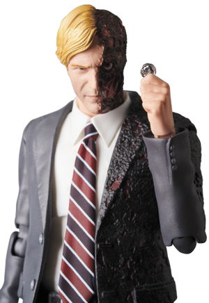 MAFEX The Dark Knight: Harvey Dent