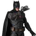 MAFEX Justice League: Batman (Re-run) thumbnail 5