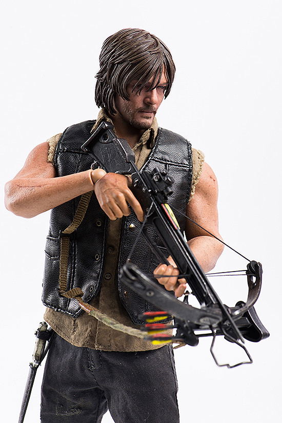 The Walking Dead 1/6 Scale Pre-Painted Action Figure: Daryl Dixon image 4