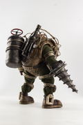 BioShock 1/6 Scale Action Figure: Big Daddy and Little Sister thumbnail 4