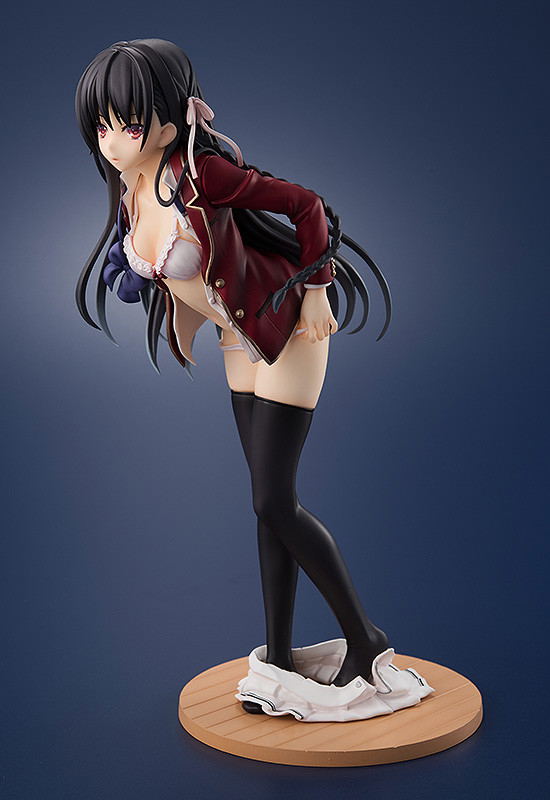 Classroom of the Elite 1/7 Scale Pre-Painted Figure: Suzune Horikita Clothes Changing Ver. image 3
