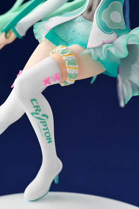 Good Smile Racing 1/1 Scale Pre-Painted Figure: Racing Miku 2017 Ver. image 11