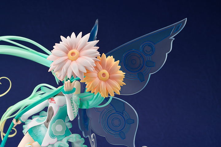 Good Smile Racing 1/1 Scale Pre-Painted Figure: Racing Miku 2017 Ver. image 3