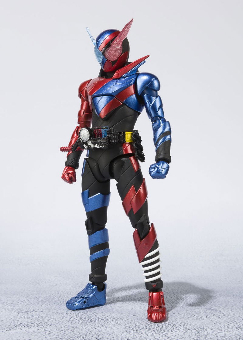 S.H.Figuarts Kamen Rider Build: Kamen Rider Build [Rabbit Tank Form] image 2