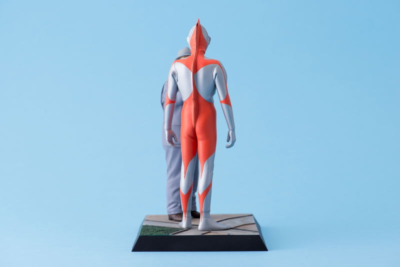 Ultraman 1/12 Scale Polystone Statue: Eiji Tsuburaya & Ultraman image 17
