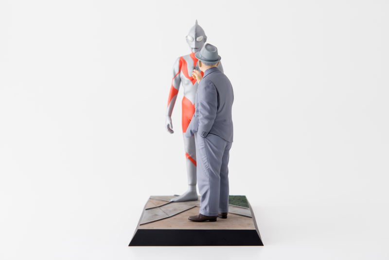 Ultraman 1/12 Scale Polystone Statue: Eiji Tsuburaya & Ultraman image 4