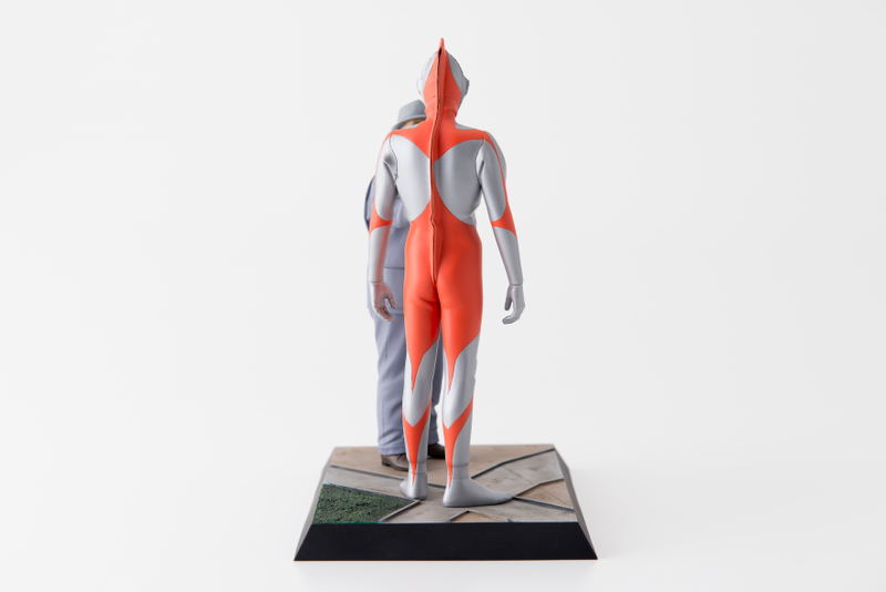 Ultraman 1/12 Scale Polystone Statue: Eiji Tsuburaya & Ultraman image 5