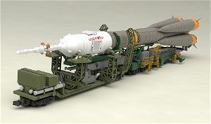 Soyuz Rocket & Transport Train 1/150 Scale Plastic Model (Re-run)