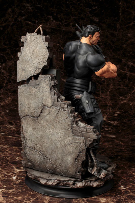 Marvel Universe 1/6 Scale Fine Art Statue: The Punisher image 3