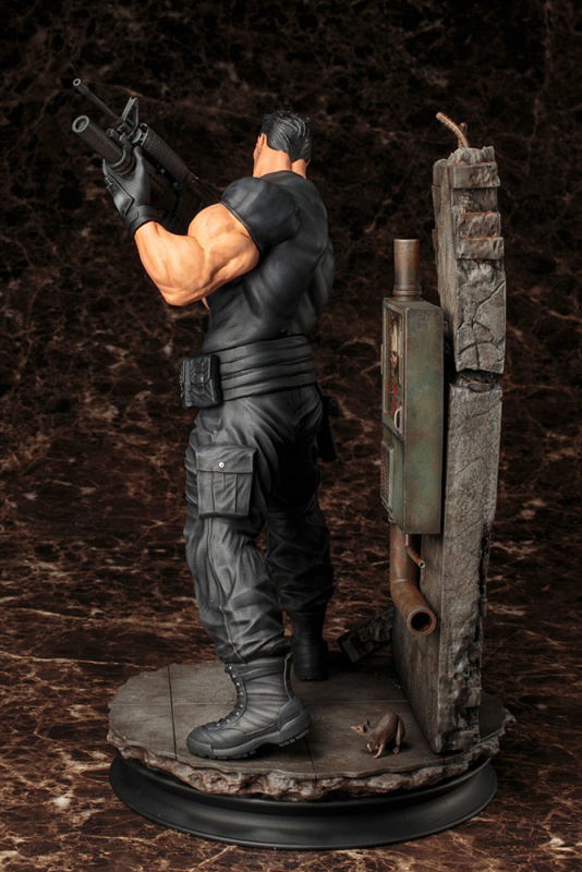 Marvel Universe 1/6 Scale Fine Art Statue: The Punisher image 4