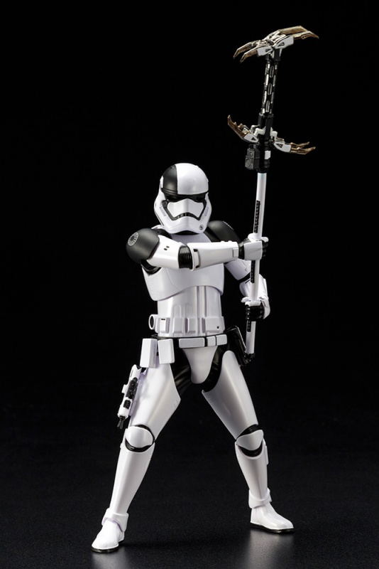 ARTFX+ Star Wars The Last Jedi 1/10 Scale Pre-Painted Figure: First Order Stormtrooper Executioner image 6