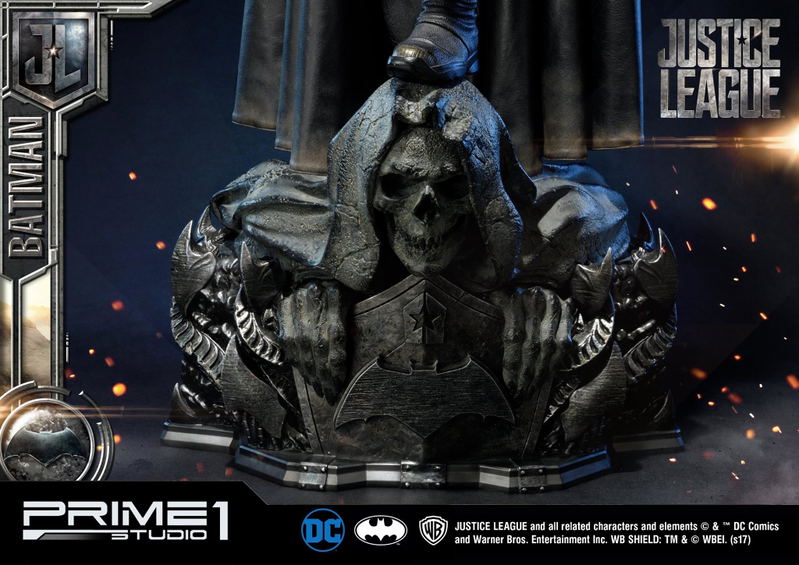 Museum Masterline Justice League 1/3 Scale Statue: Batman image 17