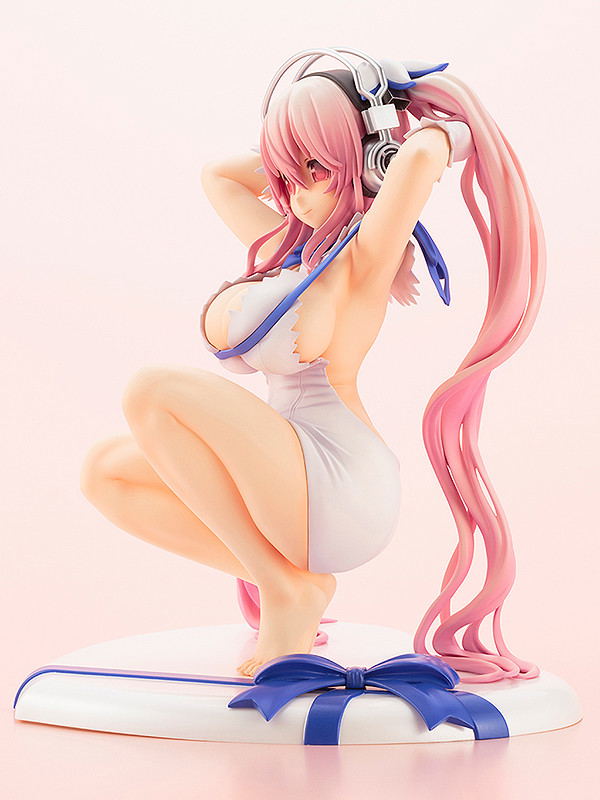 Super Sonico x Is It Wrong to Try to Pick Up Girls in a Dungeon? 1/7 Scale Pre-Painted Figure: Super Sonico Hestia Ver. image 3