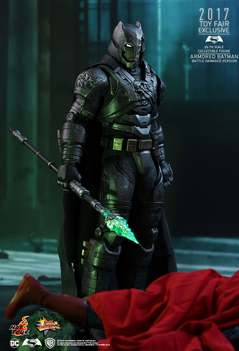 Batman v Superman Dawn of Justice 1/6 Scale Collectible Figure: Armored Batman (Battle Damaged Ver.) image 15
