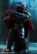 Batman v Superman Dawn of Justice 1/6 Scale Collectible Figure: Armored Batman (Battle Damaged Ver.) thumbnail 17