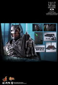 Batman v Superman Dawn of Justice 1/6 Scale Collectible Figure: Armored Batman (Battle Damaged Ver.) thumbnail 18