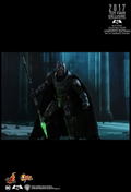 Batman v Superman Dawn of Justice 1/6 Scale Collectible Figure: Armored Batman (Battle Damaged Ver.) thumbnail 2