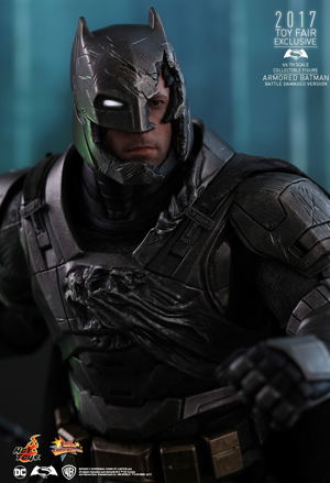 Batman v Superman Dawn of Justice 1/6 Scale Collectible Figure: Armored Batman (Battle Damaged Ver.)