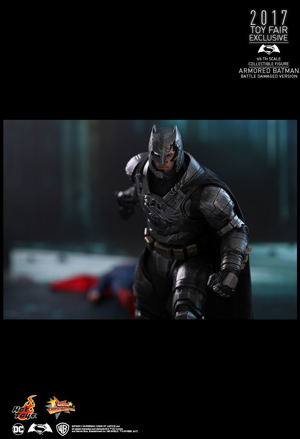 Batman v Superman Dawn of Justice 1/6 Scale Collectible Figure: Armored Batman (Battle Damaged Ver.)