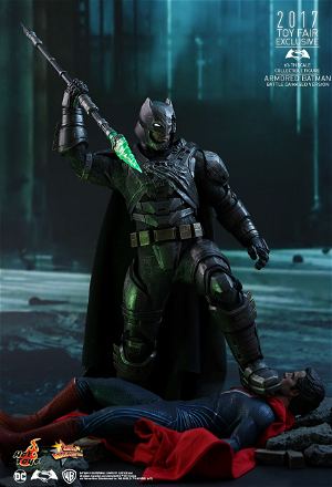 Batman v Superman Dawn of Justice 1/6 Scale Collectible Figure: Armored Batman (Battle Damaged Ver.)