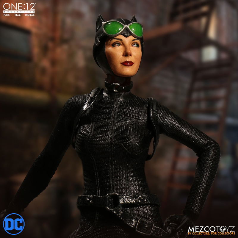 One:12 Collective Catwoman image 3
