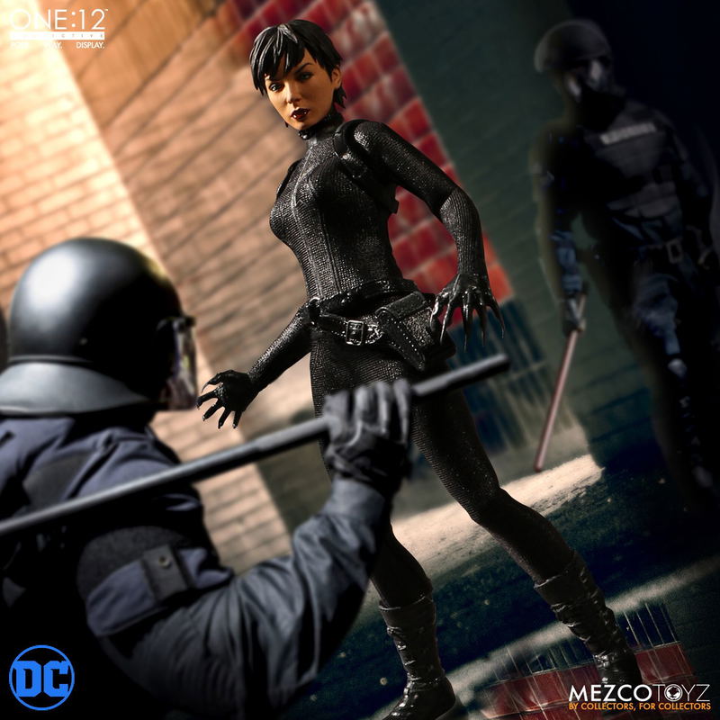 One:12 Collective Catwoman image 7
