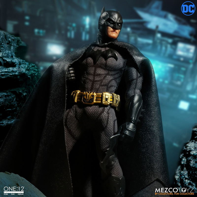 One:12 Collective Action Figure: Batman Sovereign Knight image 4