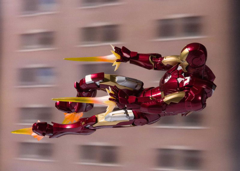 S.H.Figuarts Iron Man Mark VII and Hall Of Armor Set image 7