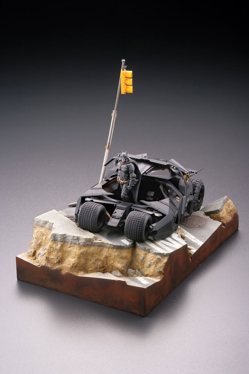 Legacy Of Revoltech LR-054 The Dark Knight Rises: The Batmobile Tumbler in Gotham City image 1
